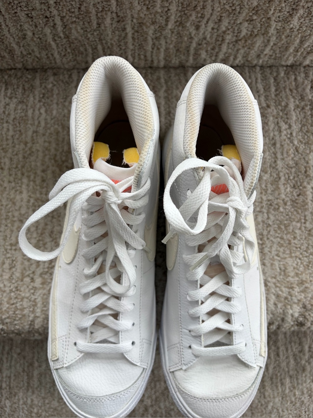 Nike Women's Blazer Mid '77 Vintage 'Gold Emblem' shoes. Size 9.5. - Picture 9 of 11
